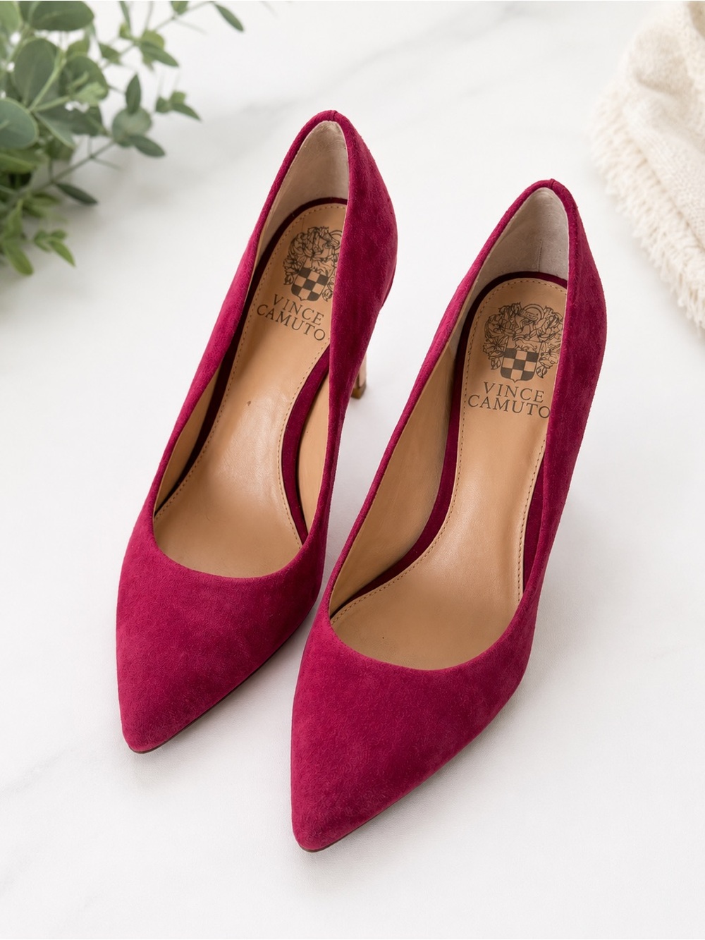 Vince Camuto Fuchsia Suede Pointed Toe Pumps Heels Size 7M